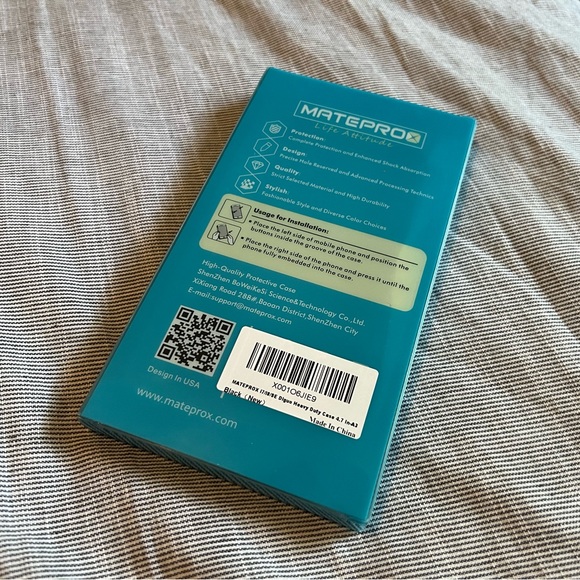 iPhone 7/8/SE Clear Case - Picture 2 of 2